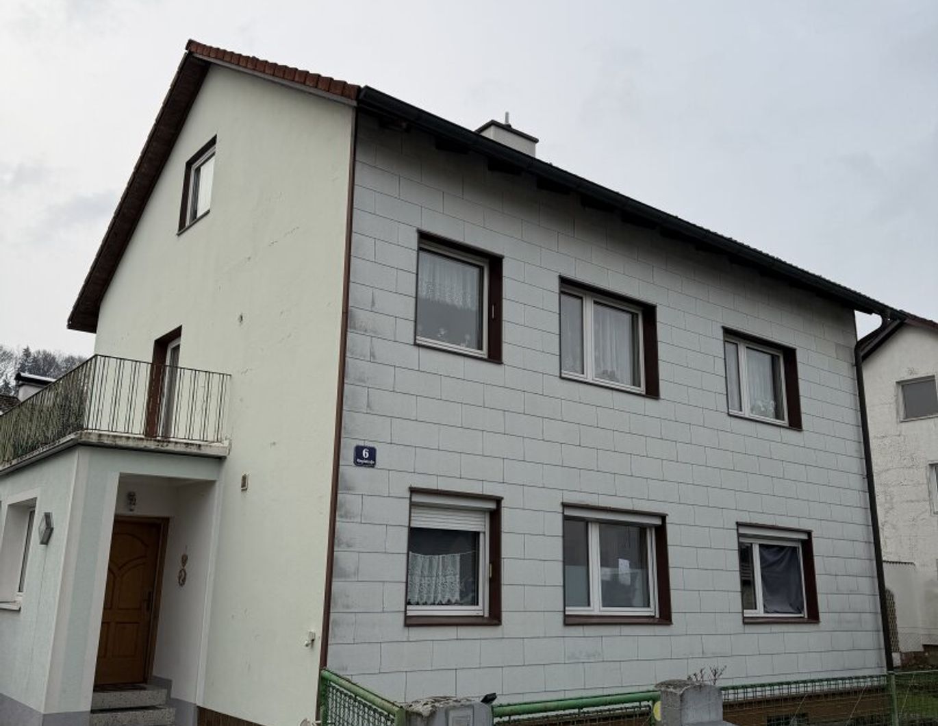 Bieterverfahren - Ruhige Siedlungslage - Haus mit 2 getrennten Wohnungen, Keller, Garage, Garten