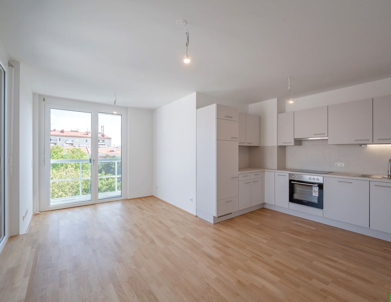 DACHGESCHOSSTRAUM MIT TERRASSE + EINBAUKÜCHE!
