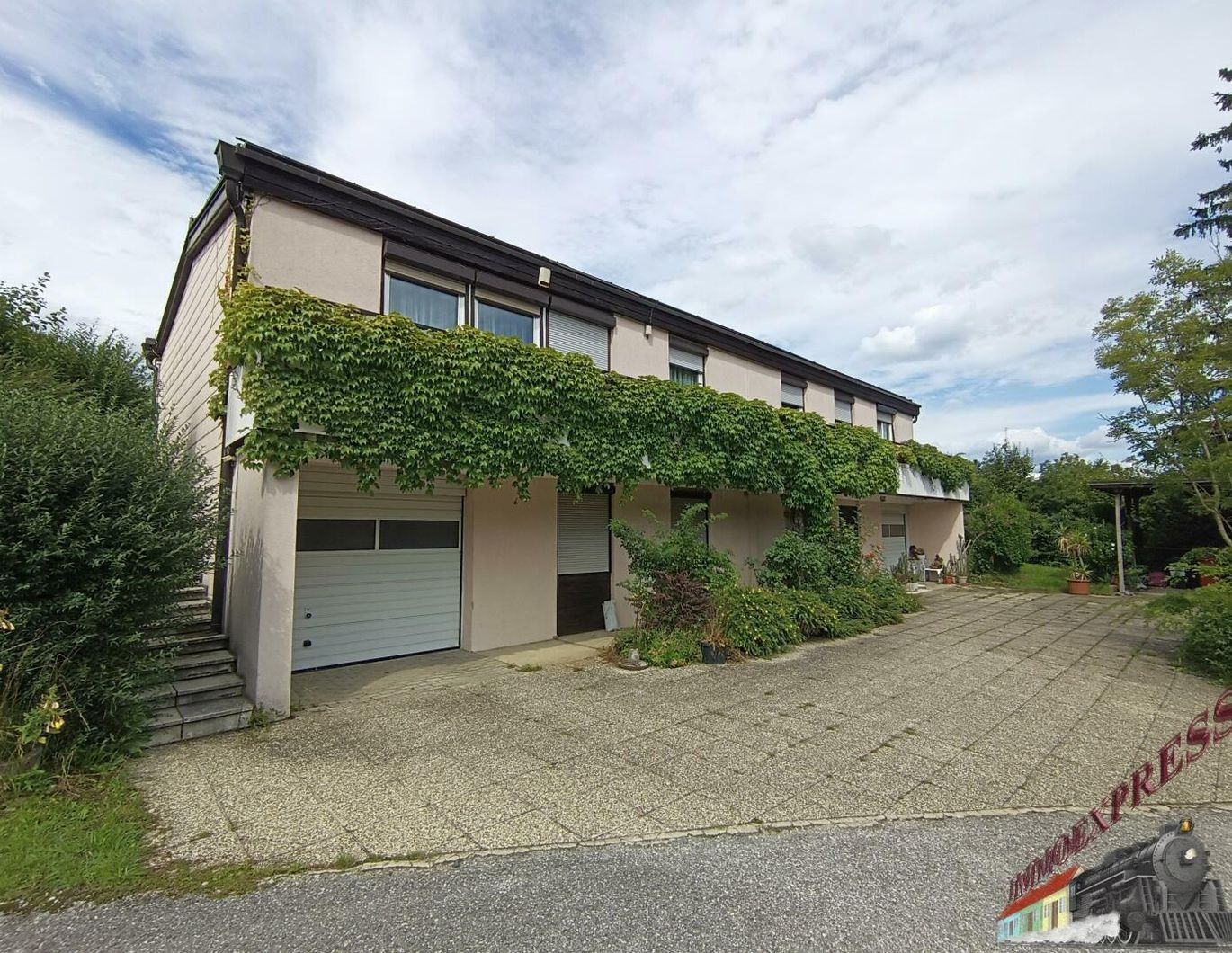 Solides Einfamilienhaus mit großem Garten, Pool und Potenzial - nur 20 Minuten von Wien entfernt