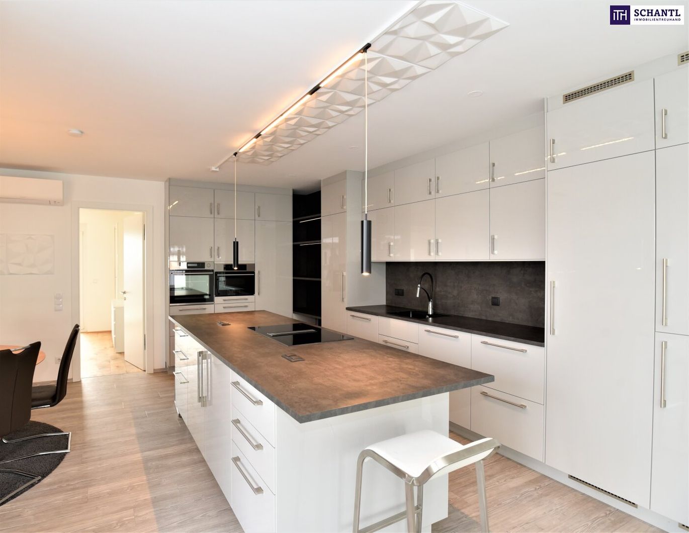 Top ausgestattetes Penthouse in Graz-Puntigam! Verpassen Sie nicht diese Traumwohnung mit 4 Zimmern, riesiger Terrasse und Whirlpool - Ihr neues Luxusdomizil wartet!