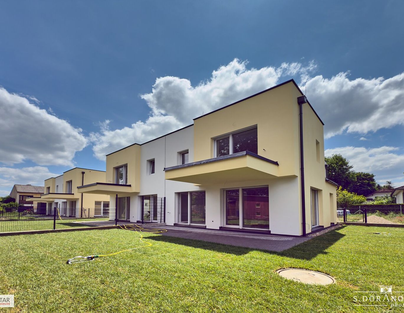 NEU! ++ ERSTBEZUG / ZIEGELMASSIV / SCHÜSSELFERTIG ++ 152,50 m² ++ 5 ZIMMER + 2 BALKONE + TERRASSE + EIGENGARTEN + 2 PKW Stellplätze ++