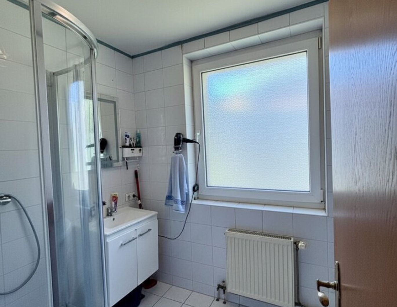 Helle freundliche Familien-Wohnung mit 2 Kinderzimmern! ACHTUNG SANIERUNG IM OKTOBER 2025! MV wird auf 3 Jahre befristet abgeschlossen! Beziehbar ab 01. November 2025!
