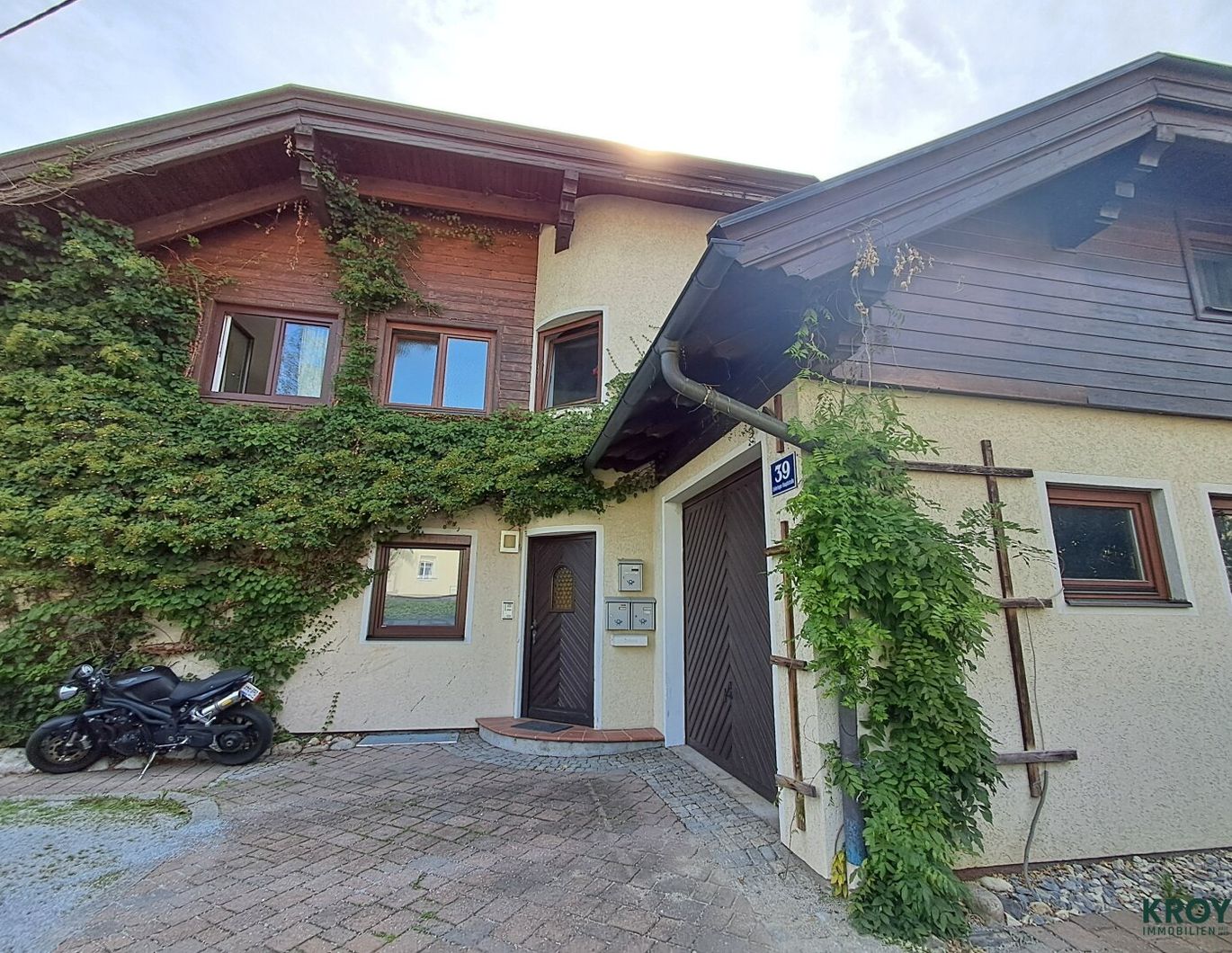 Großzügige 4-Zimmer Wohnung mit Terrasse und Garten