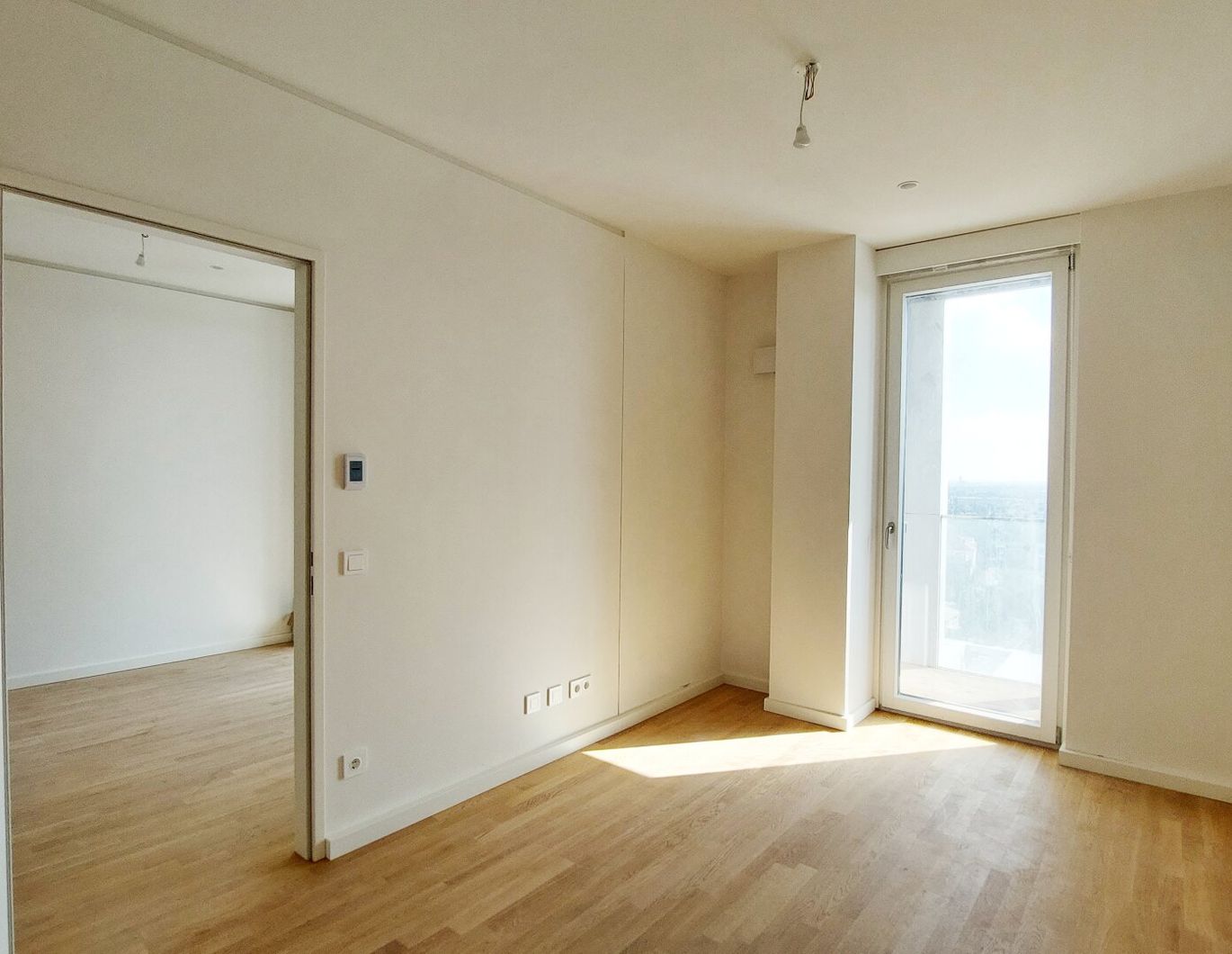 Erstbezug im VIENNA TWENTYTWO bei der U1 *Rooftop-Pool inklusive*