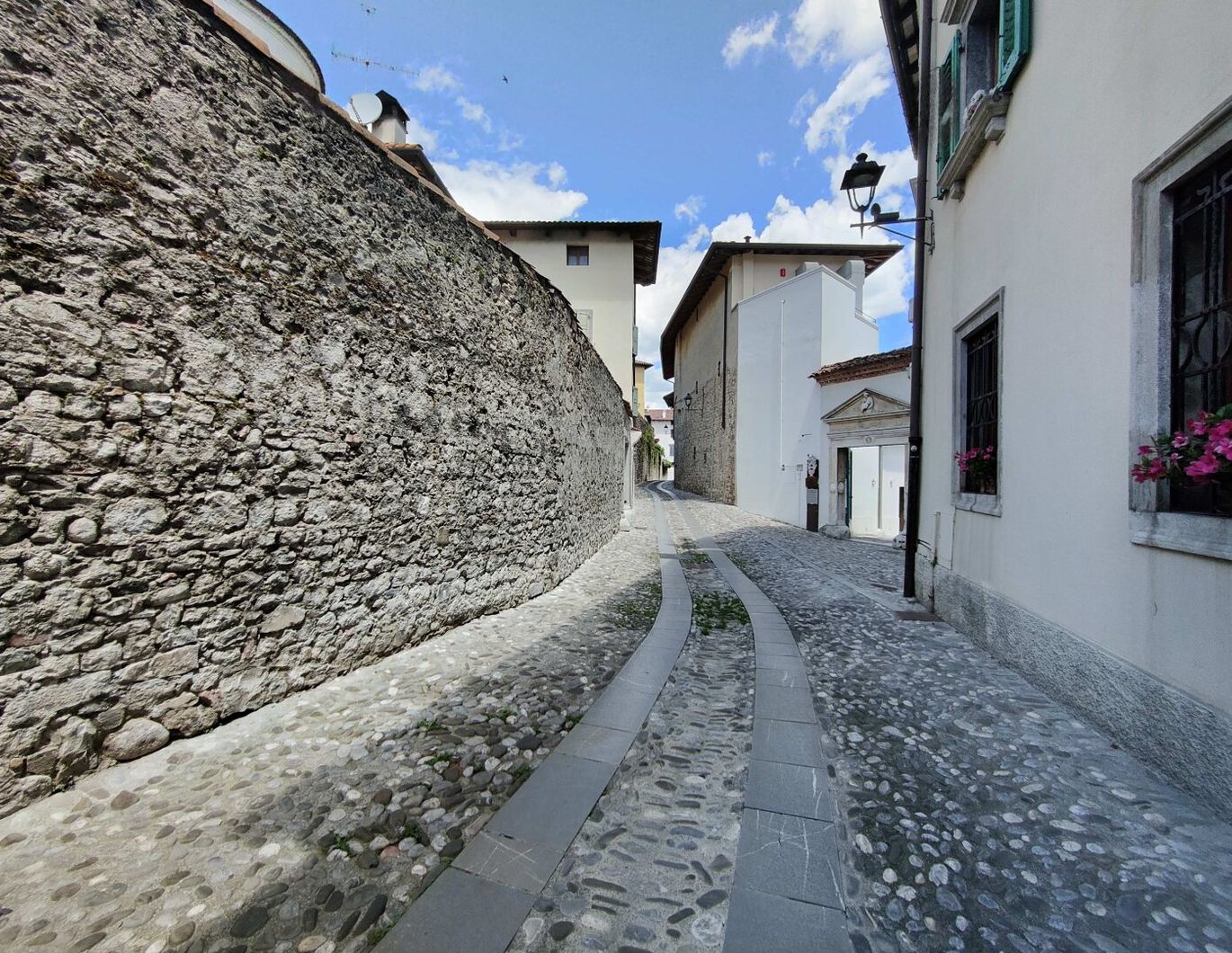 HISTORISCHES HAUS IN CIVIDALE DEL FRIULI MIT GARTEN UND PANORAMABLICK