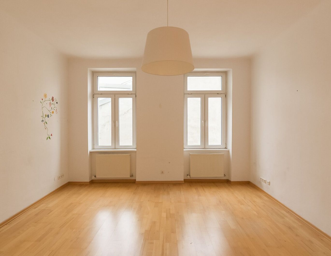 Barthgasse - hofseitiger 2 Zimmer Altbau Nähe U3