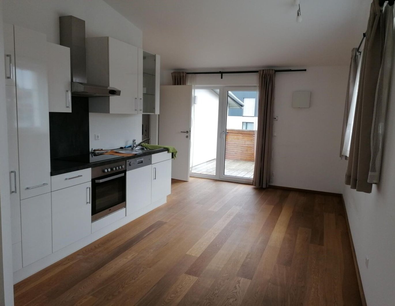 Klimatisierte, gemütliche 2- Zimmer Wohnung mit möblierter Küche und schöner Terrasse in Ried - Nähe Bahnhof