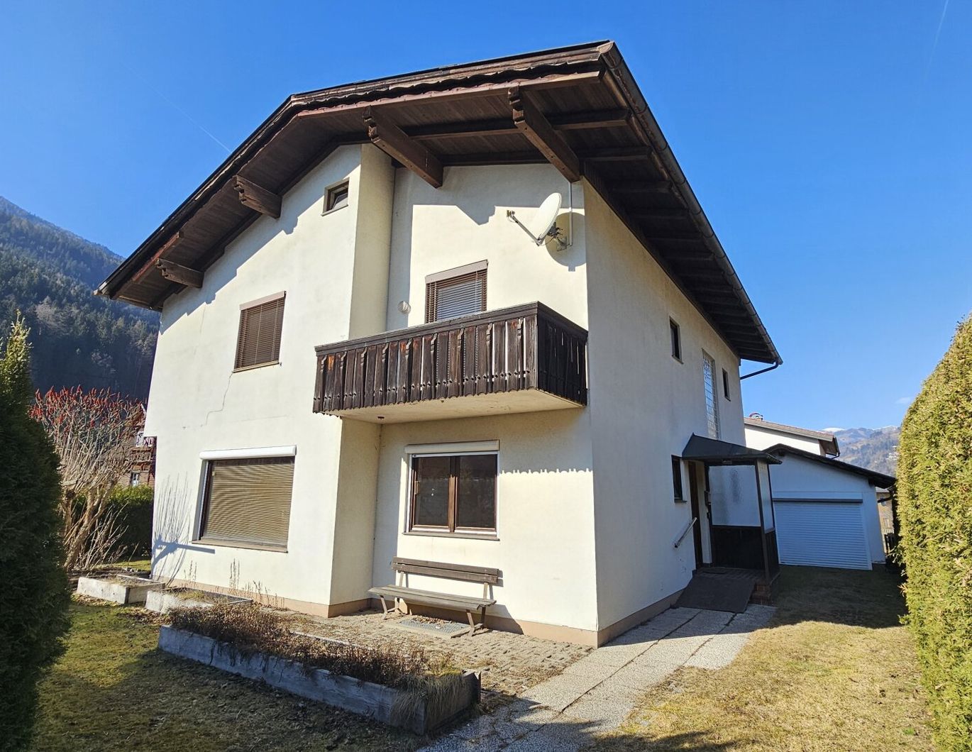 Haus in Feld am See - 8 Zimmer, 185 m² Wohnfläche mit Garten, Balkon & Garage.