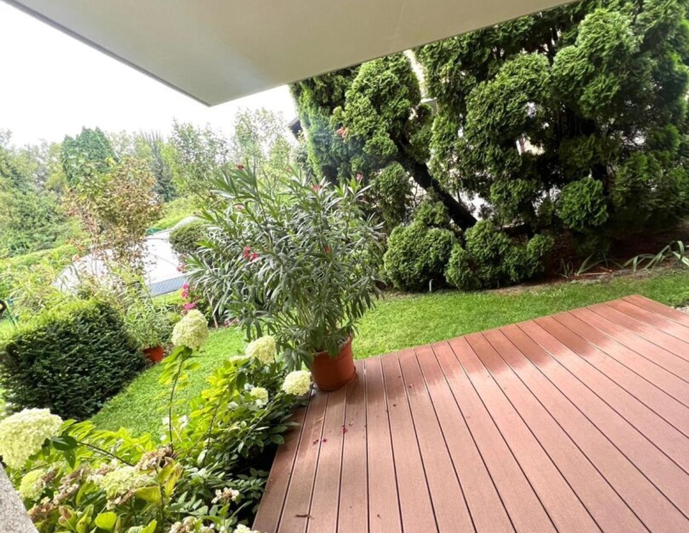 Charmante 2-Zimmer-Gartenwohnung in traumhafter Lage am Leopoldskronweiher