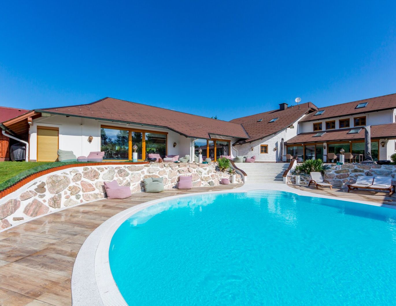 Luxus trifft Lebensfreude - Architektonisches Highlight mit Pool & Beachfeeling - VIDEO!