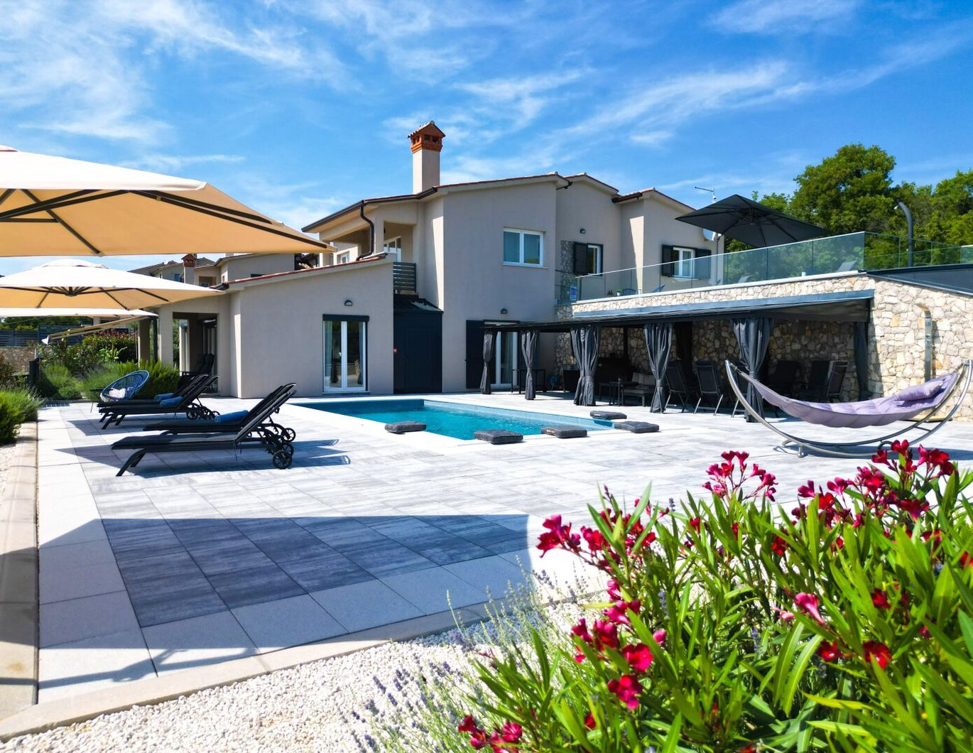 Top-Investment: Stilvolle Villa mit zwei Ferienapartments und Meerblick in Istrien