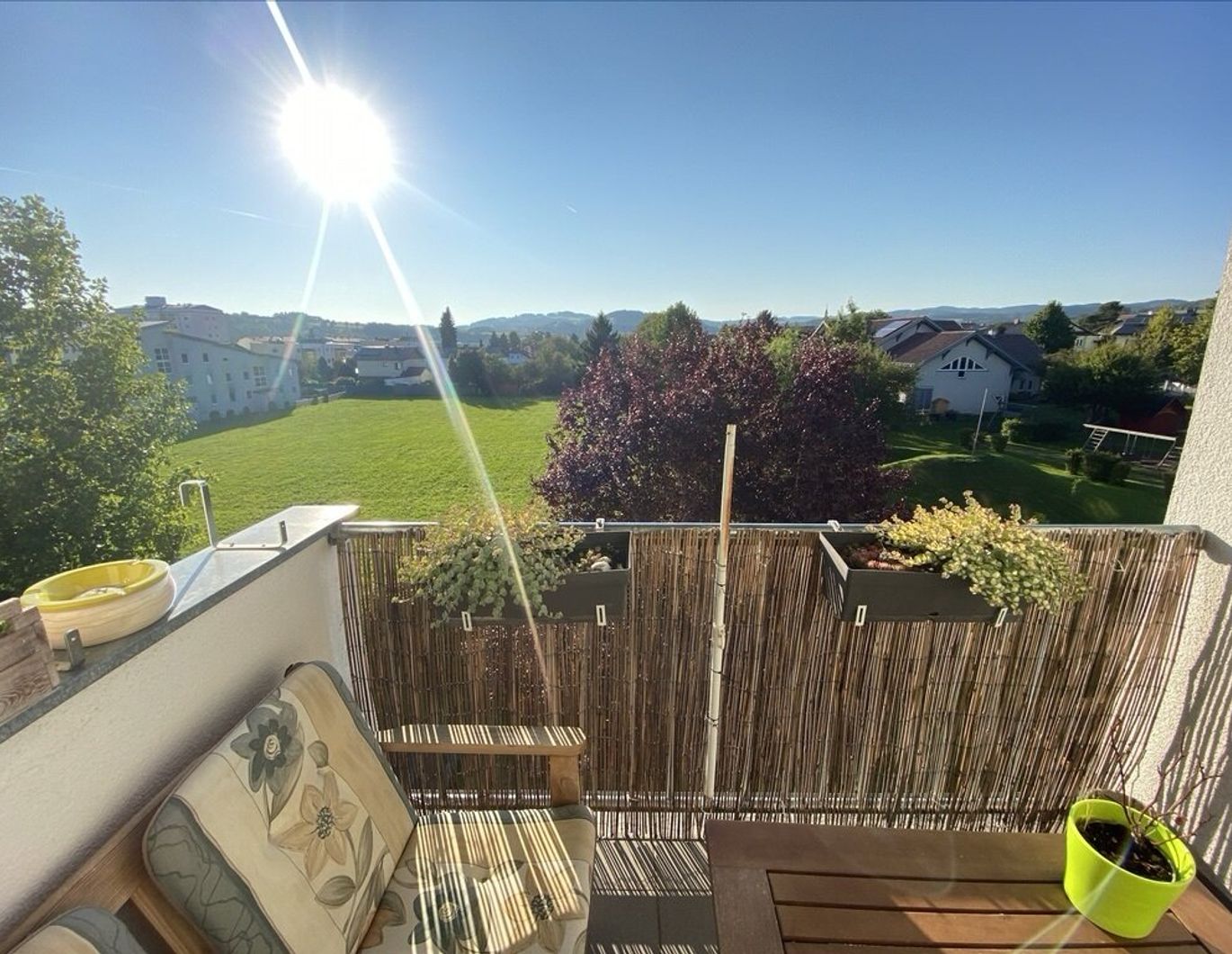 RUHIGE - TOP MIETWOHNUNG IM 2. STOCK MIT SCHÖNER LOGGIA UND ABENDSONNE