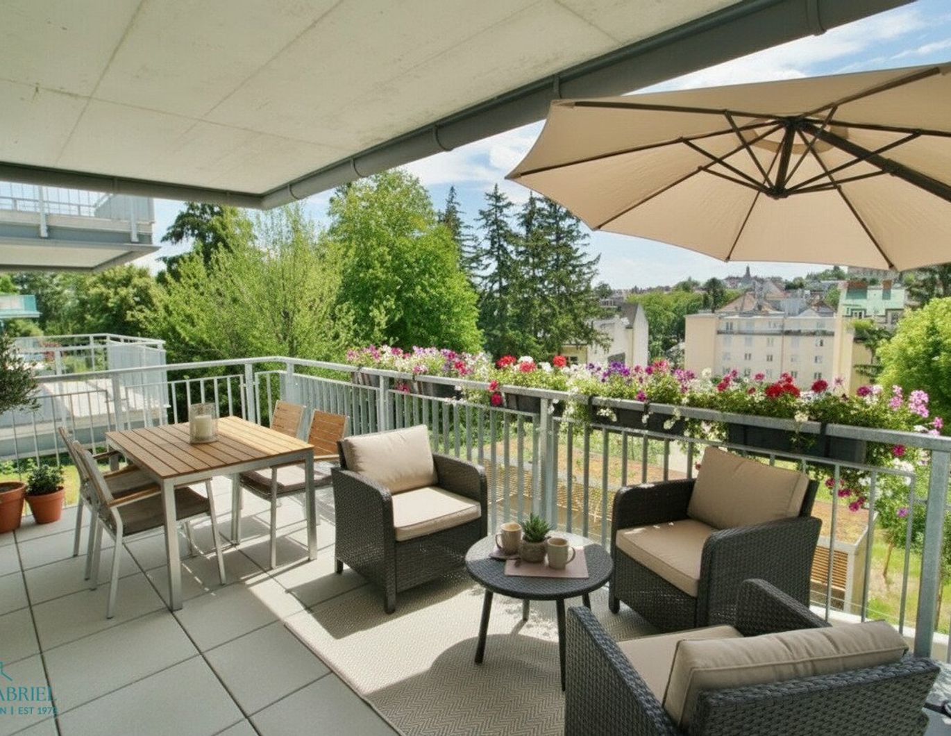 MODERNE 4-ZIMMER WOHNUNG MIT BALKON