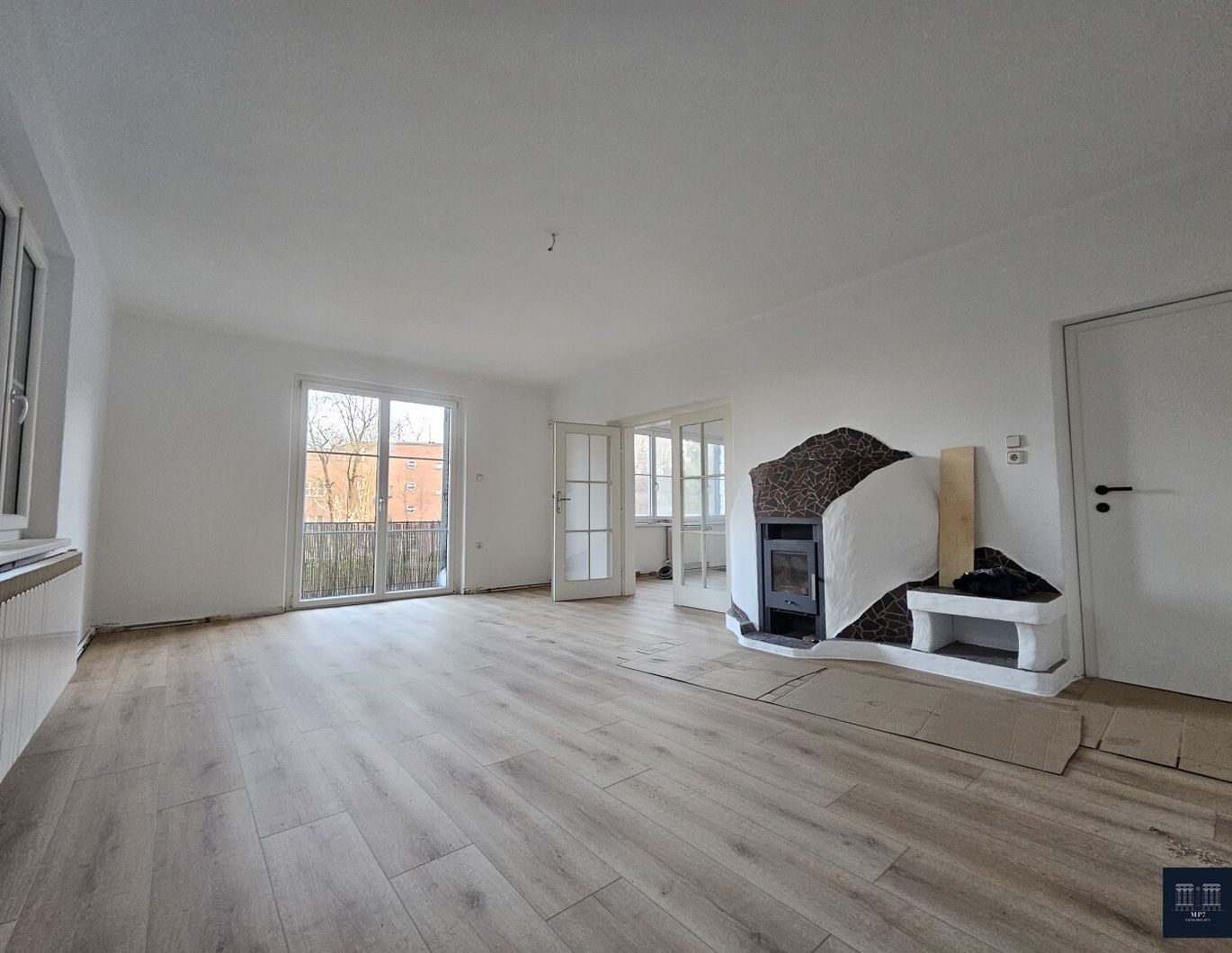 Frisch sanierte 4-Zimmer-Altbauwohnung mit Kamin & großem Garten (OG)