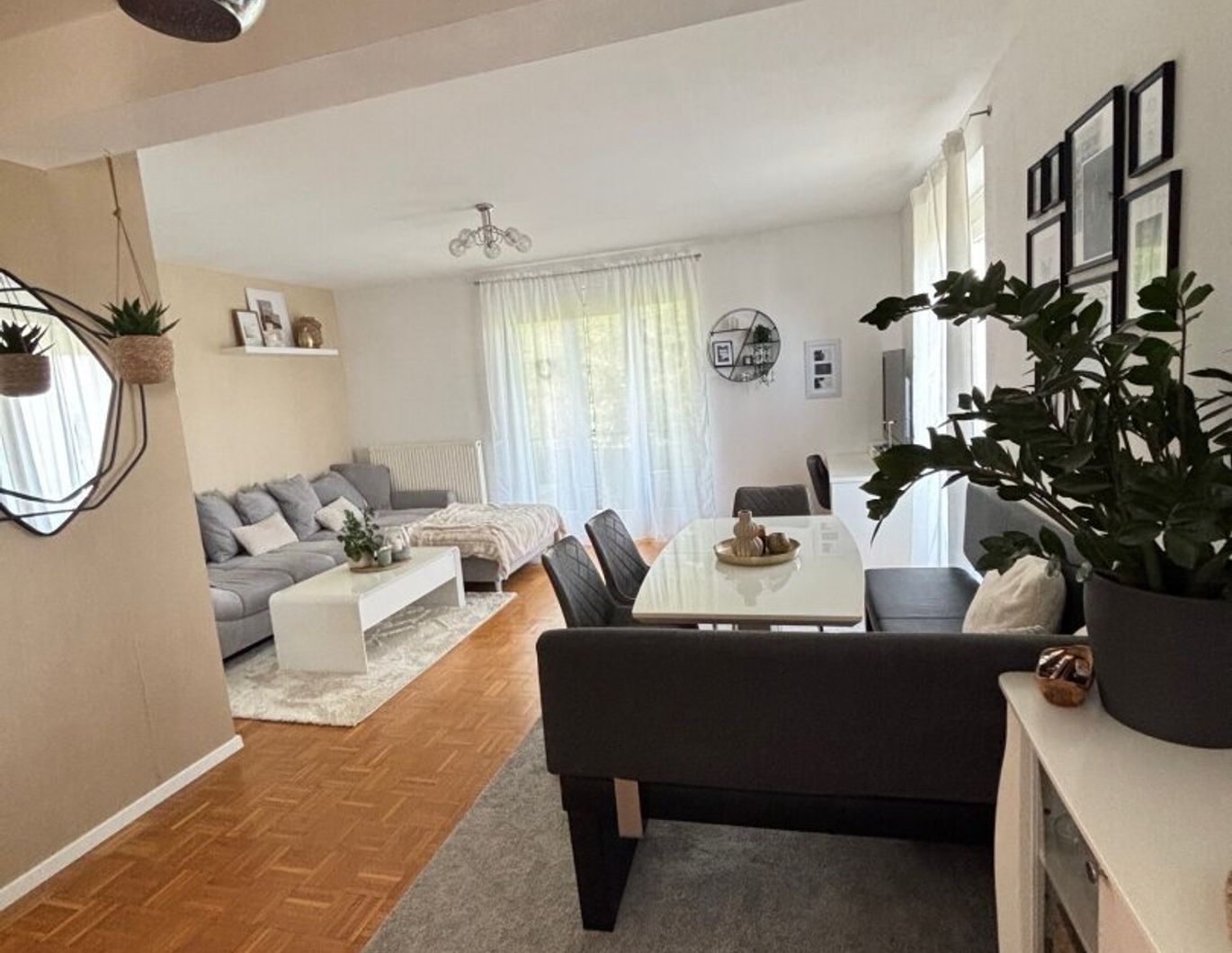 Komplett möblierte 2 Zimmer Wohnung mit Balkon - Stadtzentrum