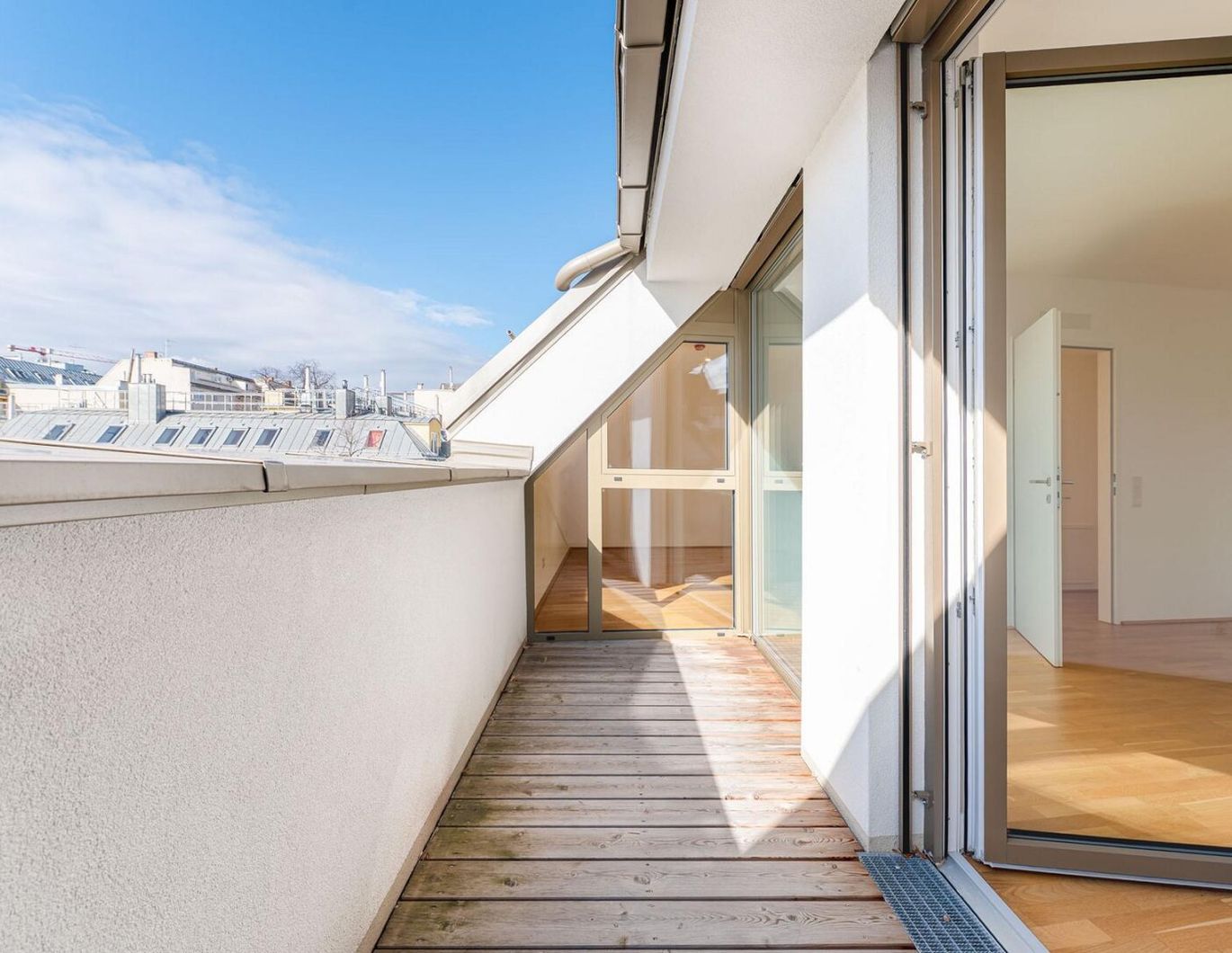 Erstbezug ab 01.07.2026! Schicke 2-Zimmer DG Wohnung nahe Westbahnhof zu vermieten!