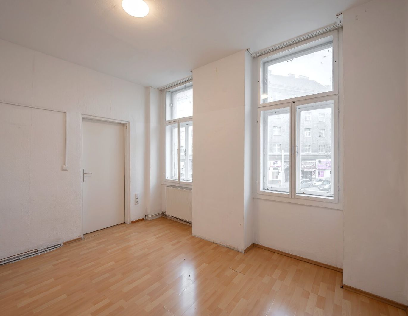 ++NEU++ Sanierungsbedürftige 1,5-Zimmer Altbauwohnung, tolles Potenzial!