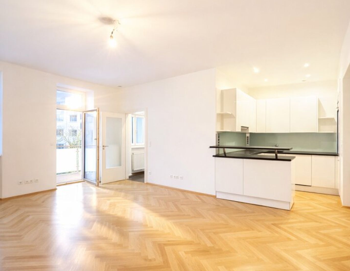 Stilvolles Altbau-Juwel mit Balkon gegenüber vom Augarten - charmant, großzügig & urban