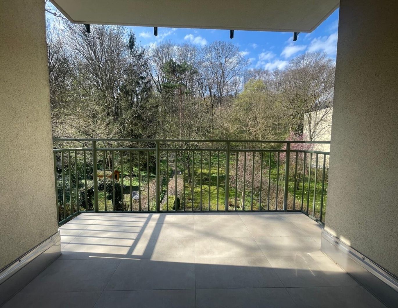 Wohlfühloase- charmantes 2-Zimmer-Apartment in Grünruhelage mit Loggia und Garage