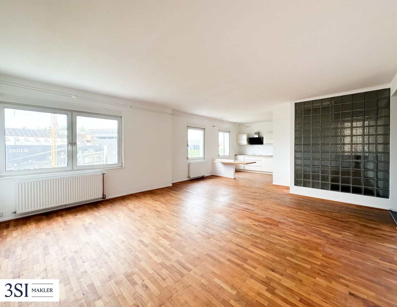 MAHÜ127: Residieren wie ein König - Lichtdurchflutete 2,5-Zimmer-Dachgeschoßwohnung in Top-Lage des 6. Bezirks