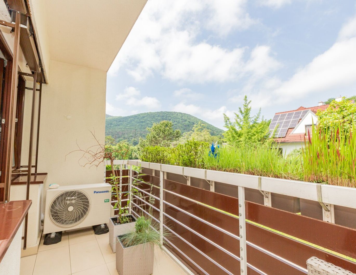 Topsanierte Grünruhelage mit drei Balkonen und herrlichem Fernblick in der Hinterbrühl