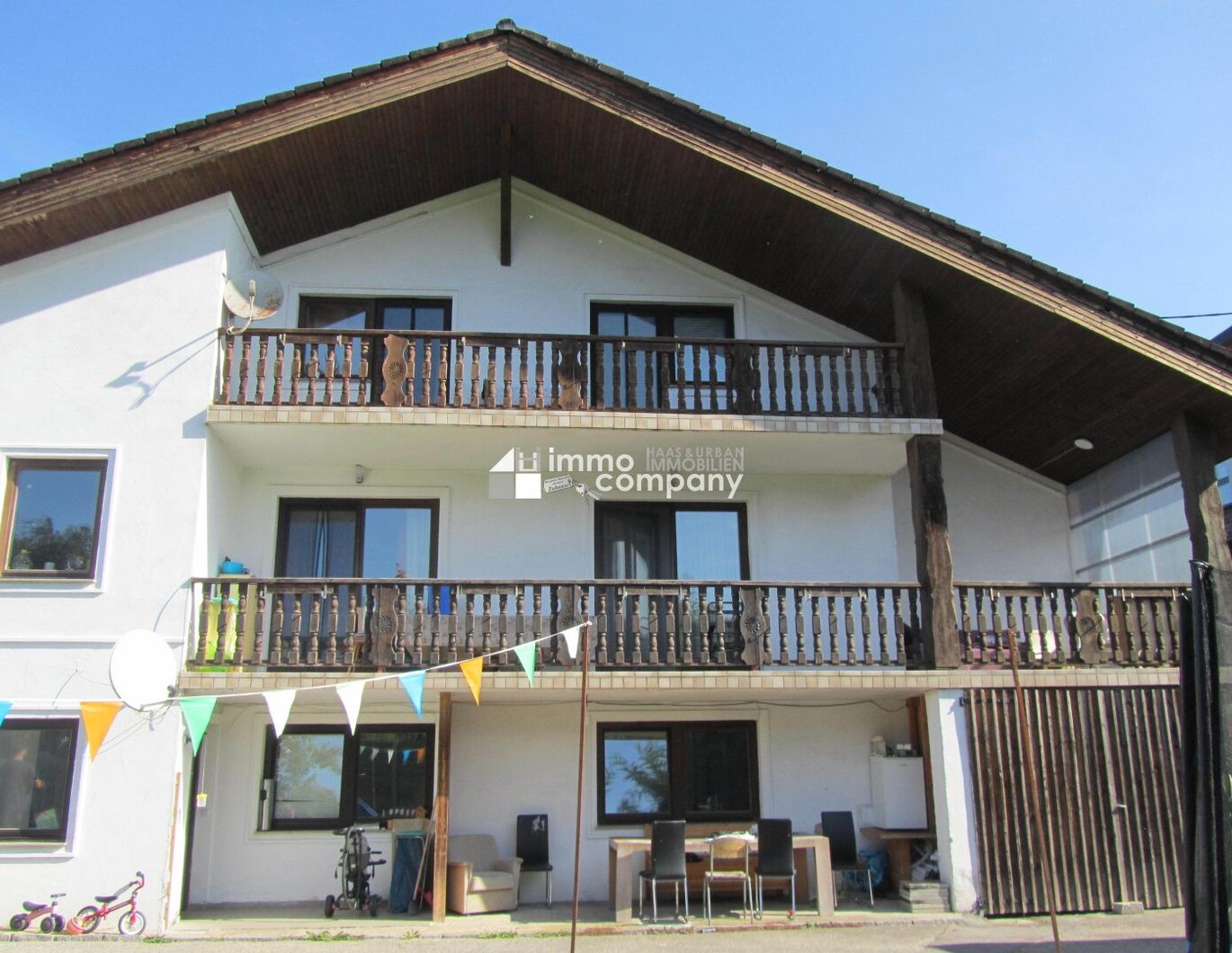 EIN SCHÖNES ZWEIFAMILIENHAUS MIT SONNENGARTEN + BAUGRUNDSTÜCK !!