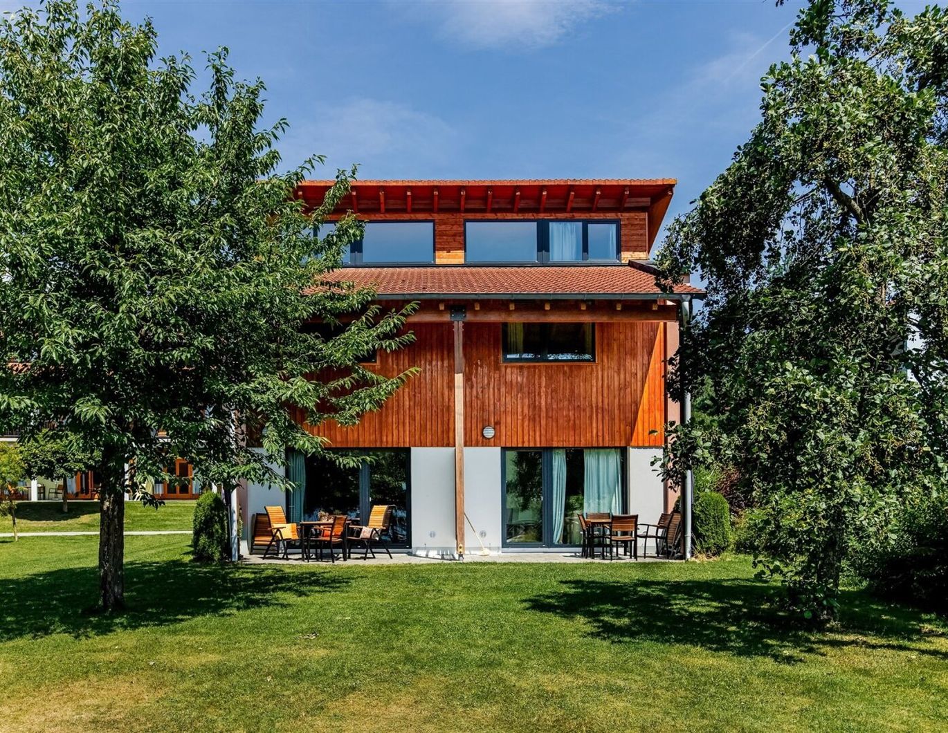 Exklusive Maisonettewohnung mit zwei Schlafzimmern in erster Reihe mit Blick auf den Yachthafen