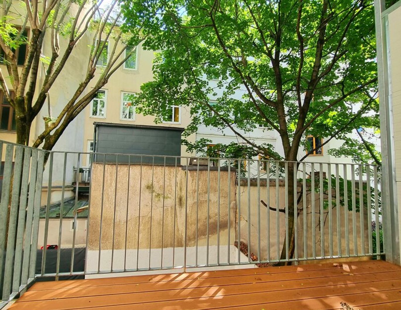WOW! Traumhaft sanierter Erstbezug mit Balkon! 3 Zimmer + TOP-Lage + TOP Anbindung + Ruhige Seitengasse + Wunderschönes Altbauhaus! Jetzt zugreifen!