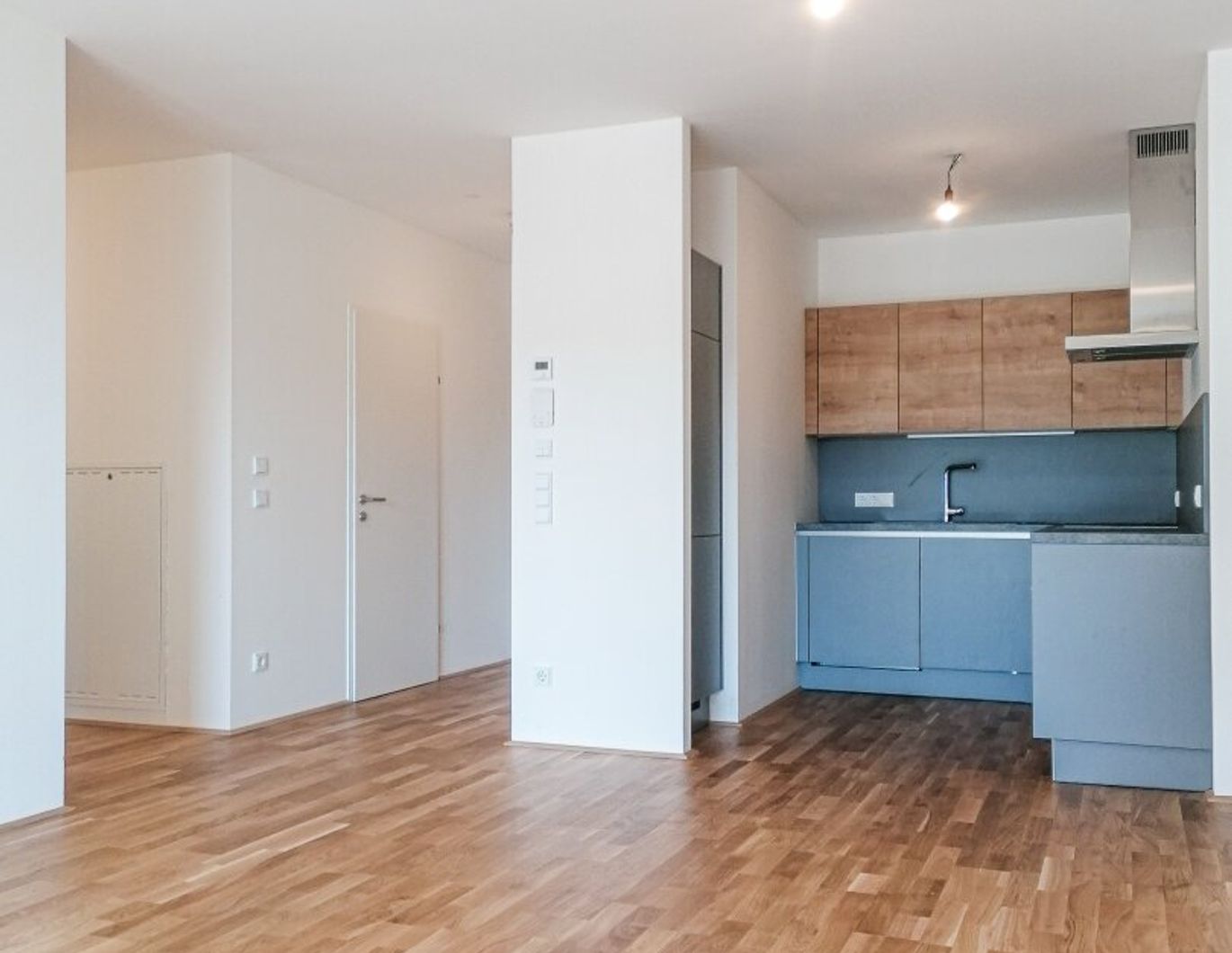 Modern Balkonwohnung mit Einbauküche ! ab 01.03.2026 zu Vermieten.