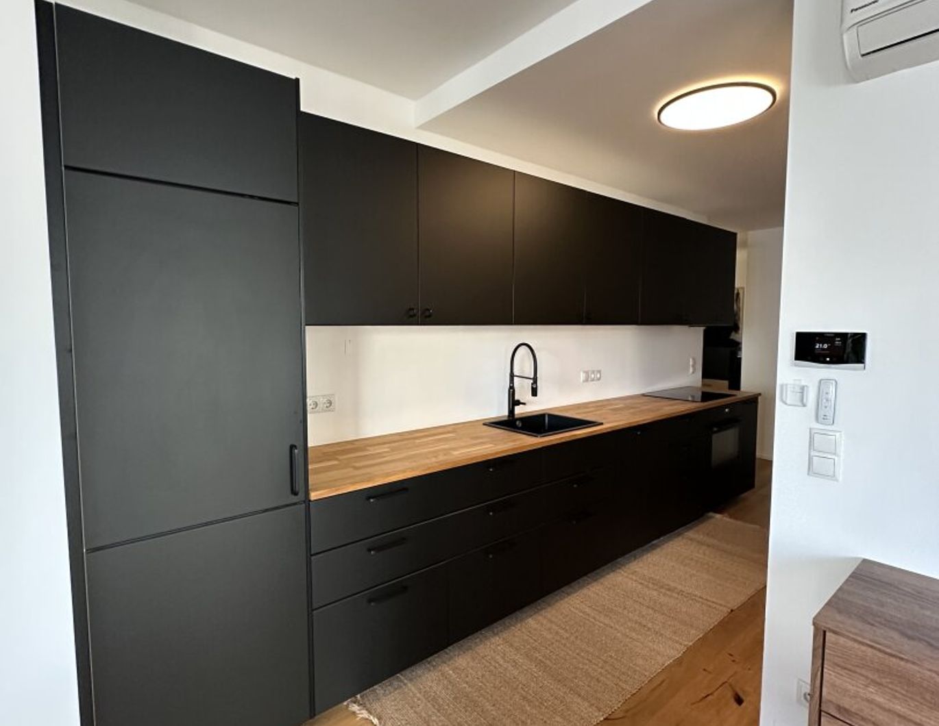 Vollmöblierte 2 Zi. Wohnung mit Terrasse Nähe der U-Bahn U4