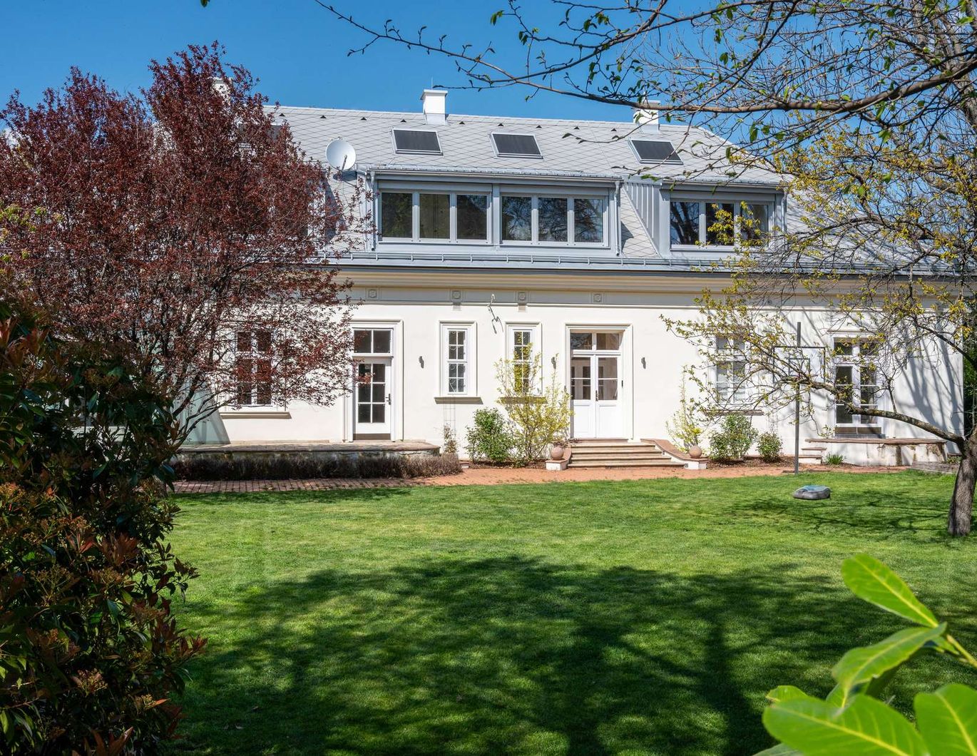 STILVOLL & MODERN renovierte Altbauvilla im Badener Villenviertel Braiten