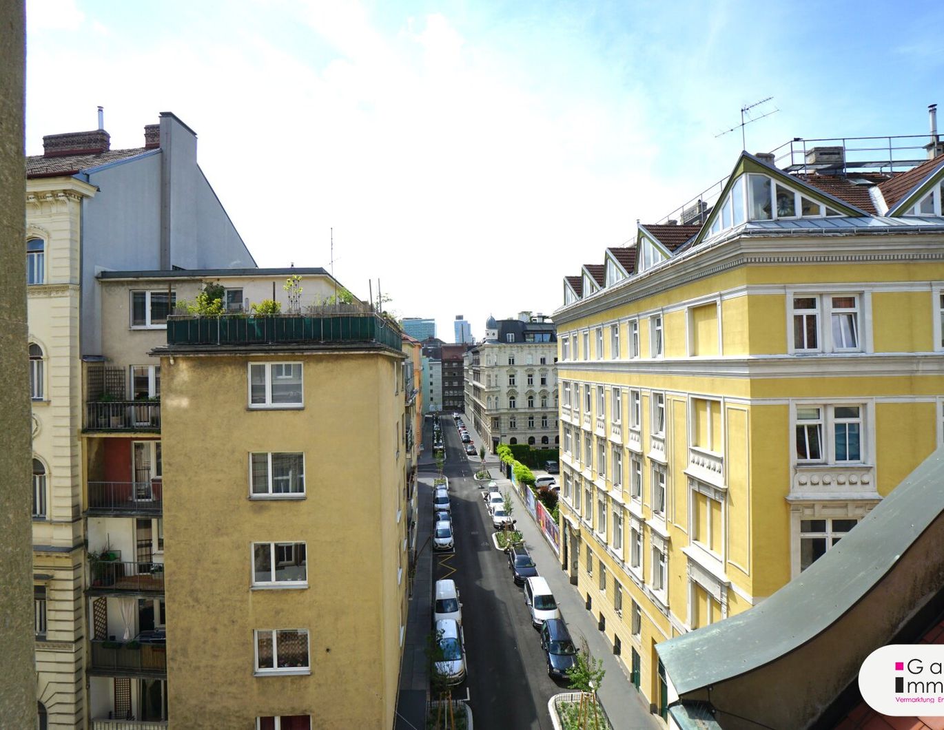 Beim Karmelitermarkt - sanierungsbedürftige Wohnung im Stilaltbau