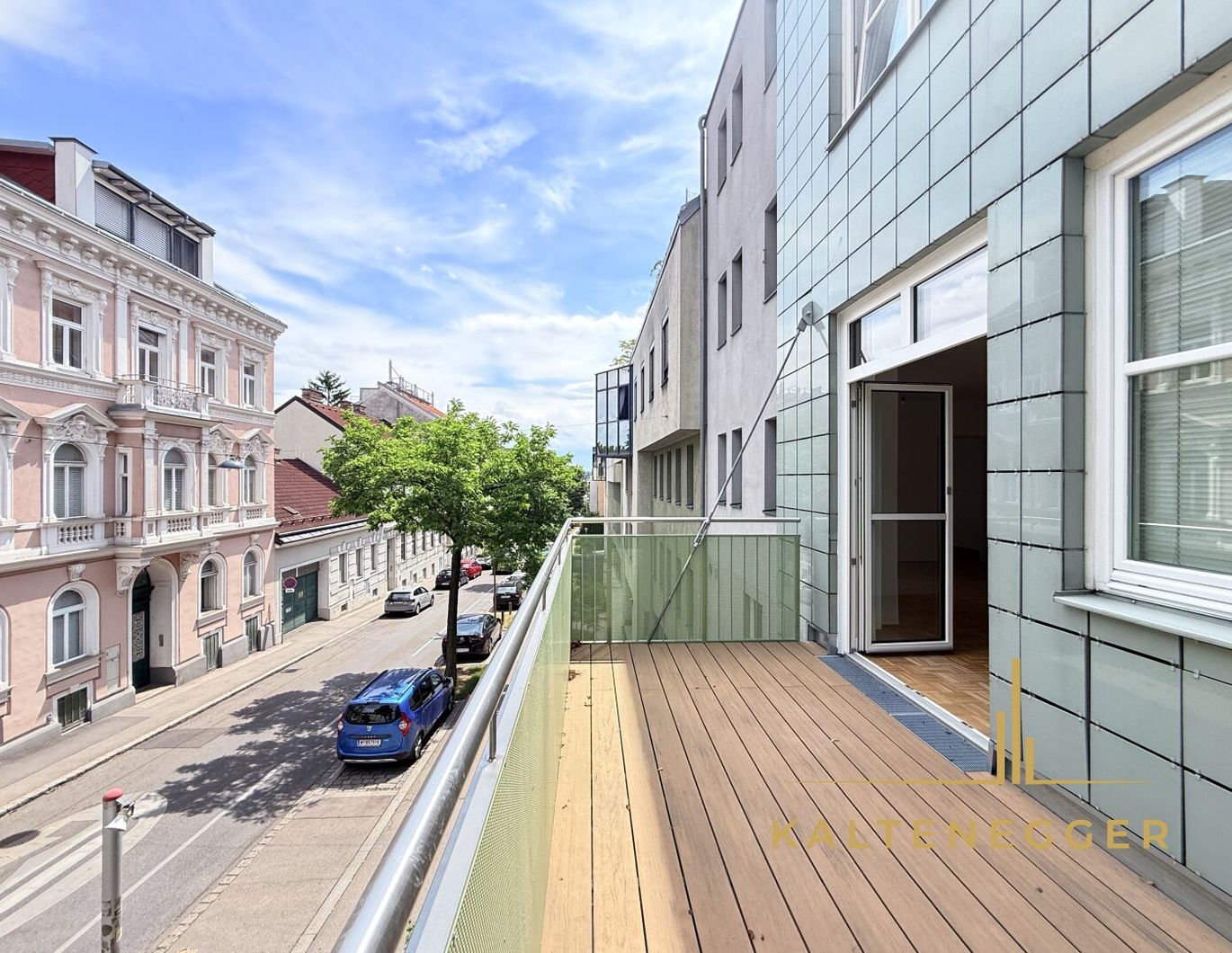 Erstbezug nach Sanierung: Tolle 4-Zimmer Wohnung mit großem Balkon, TG-Platz anmietbar