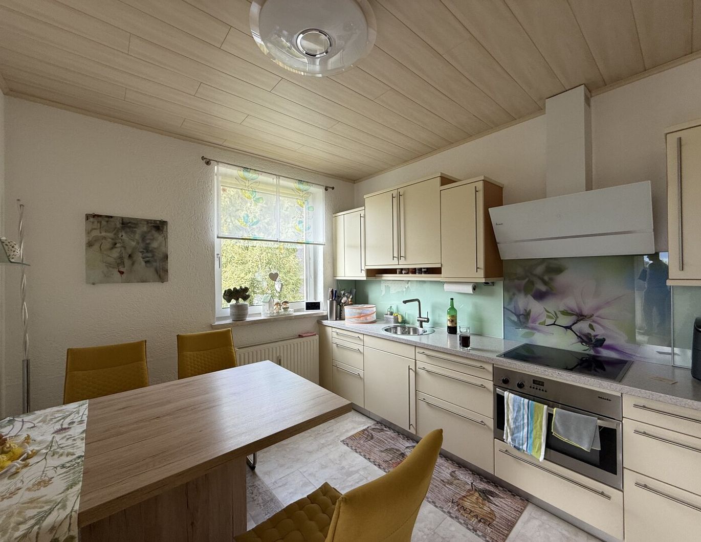 Helle Eigentumswohnung mit hochwertiger Ausstattung, südseitige Loggia, Garage