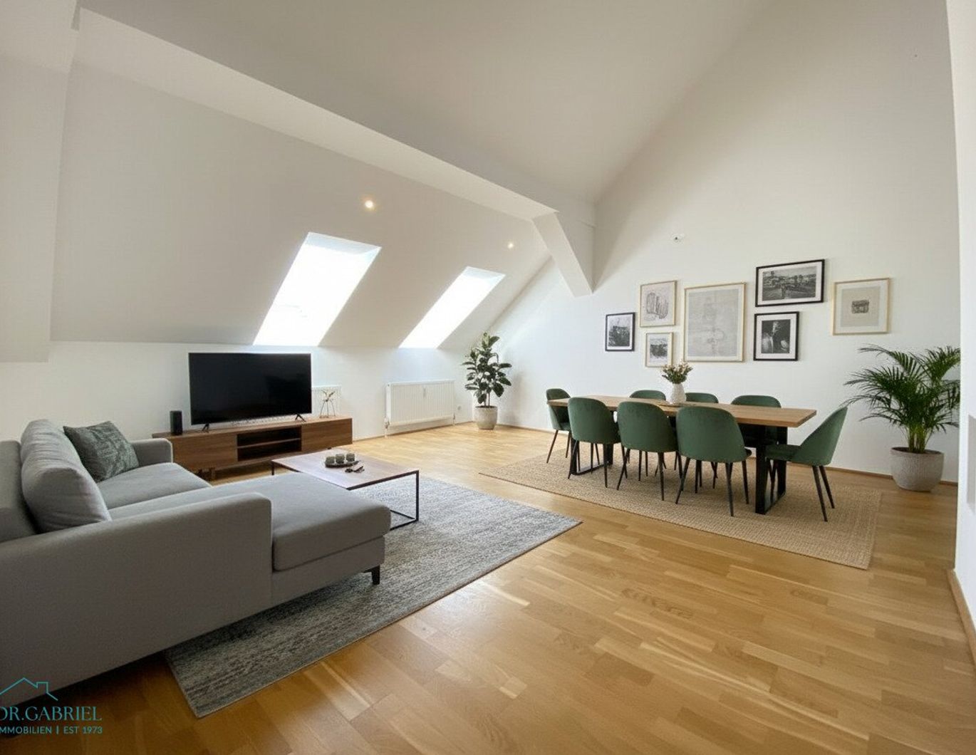 DACHGESCHOSSMIETE MIT KLEINEM BALKON