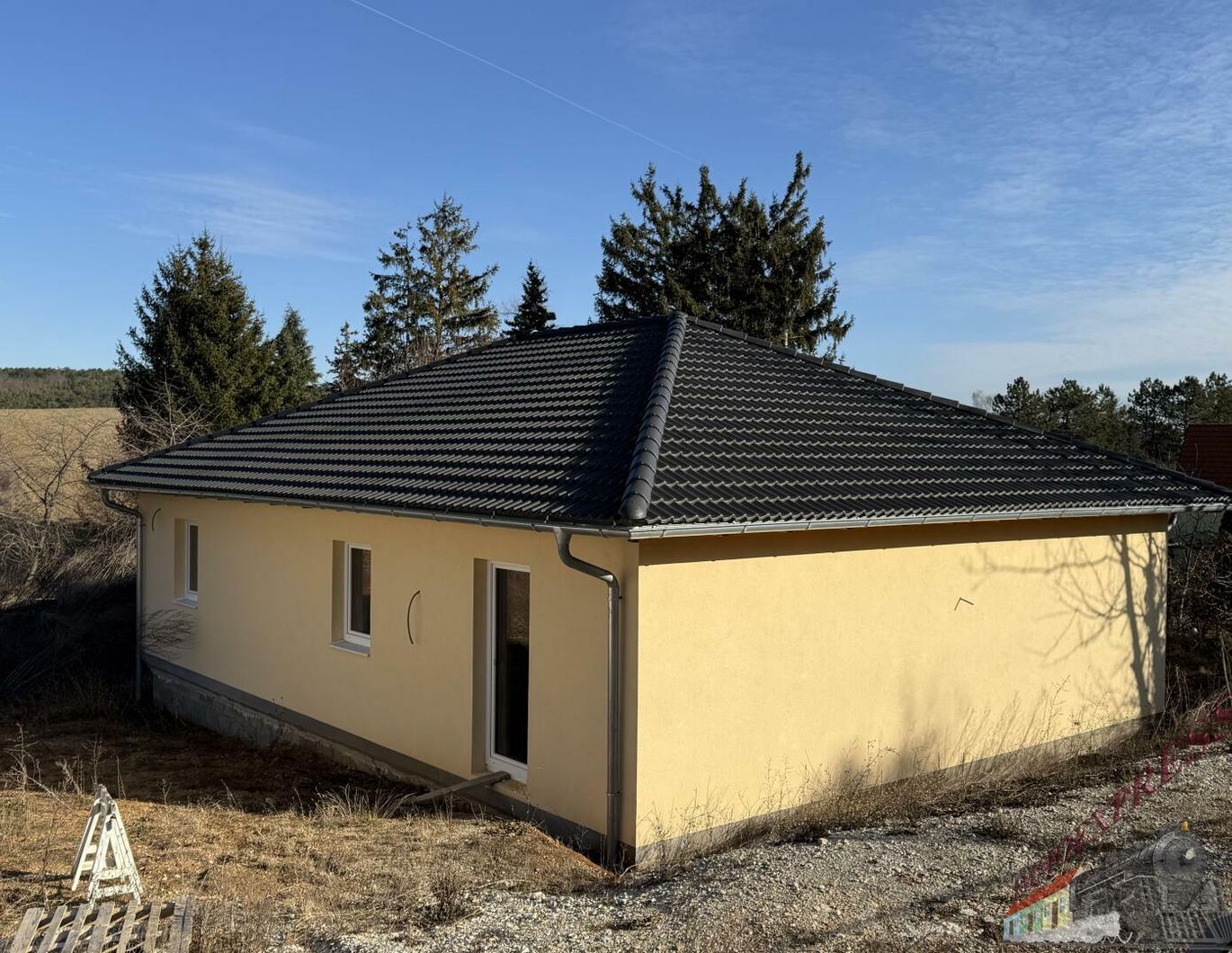 Neuer Bungalow in ruhiger Aussichtslage