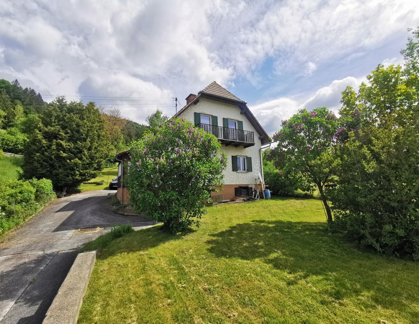 Einfamilienhaus am Sackgassenende in ganztags sonniger Aussichtslage