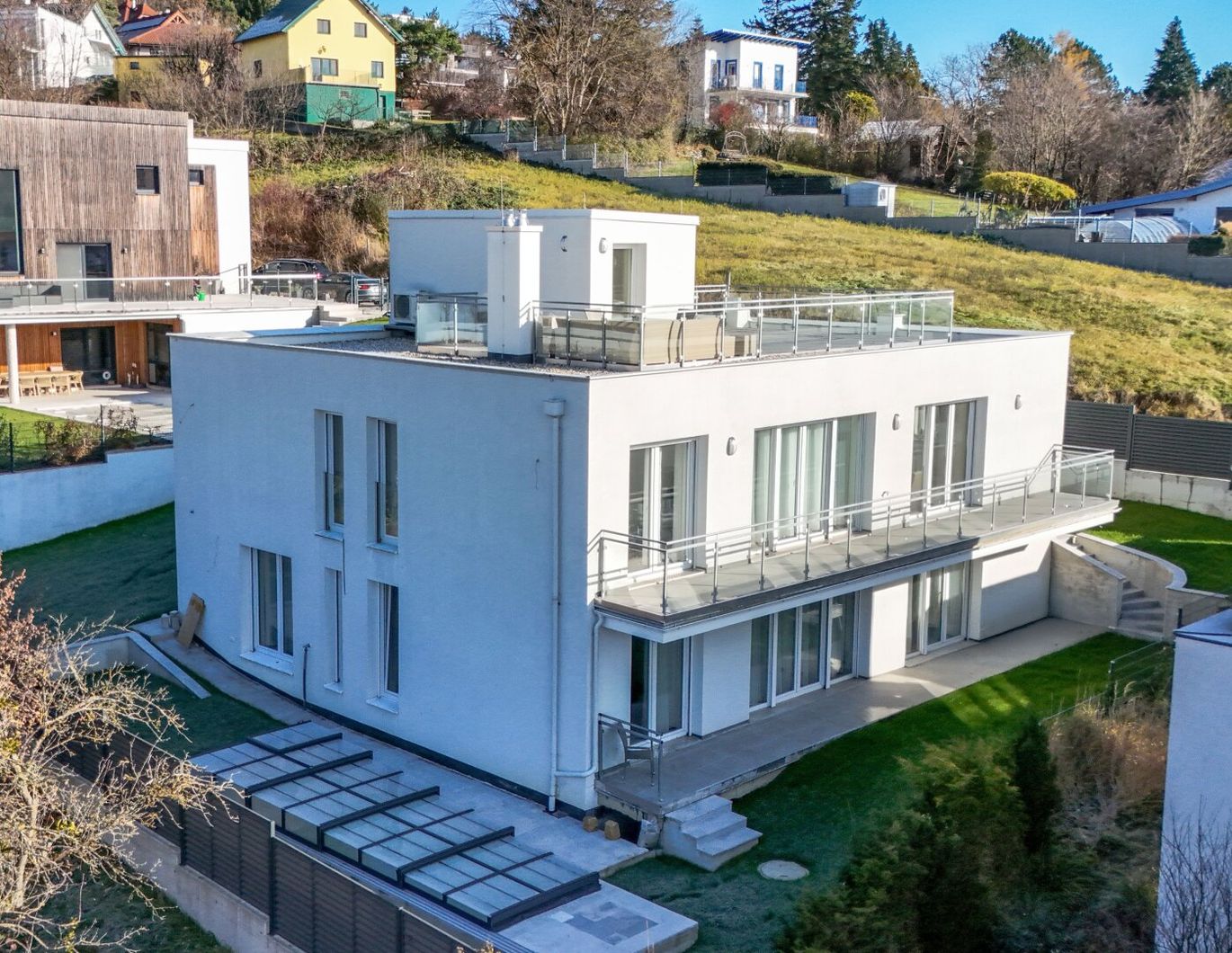 Neuwertiges Niedrigenergiehaus mit maximaler Flexibilität - Pool, Sauna und Dachterrasse inklusive!