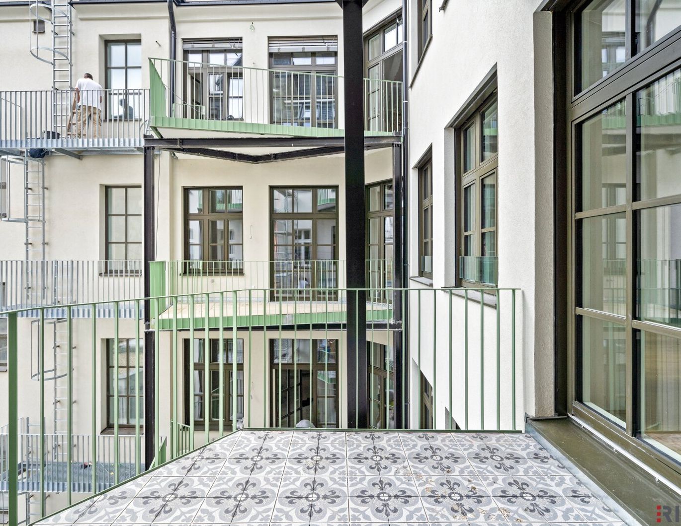 **Traumwohnung mit Balkon und 3.55m Raumhöhe in ehemaliger Fabrik**