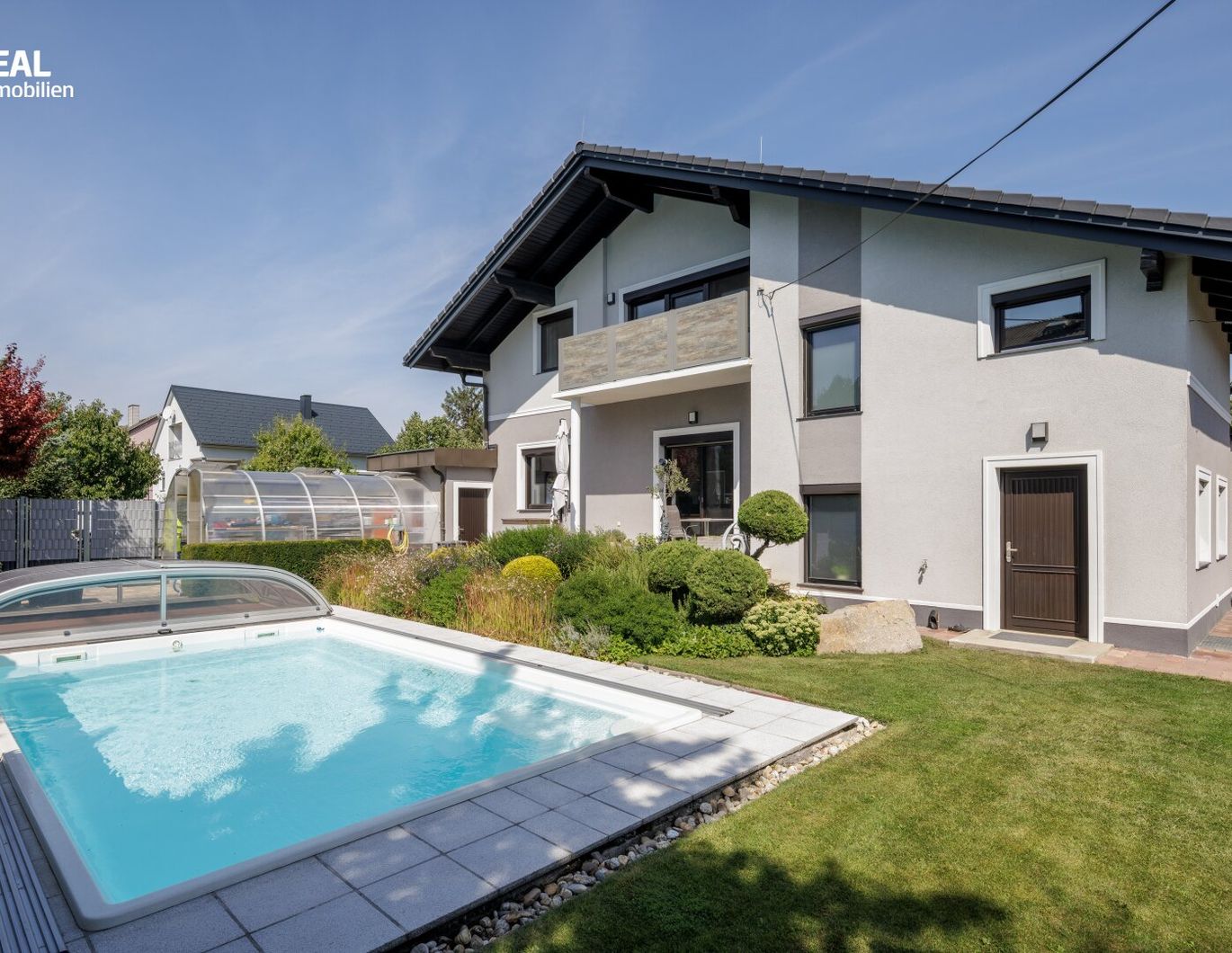 Urlaubsfeeling mit wunderschönem Haus - Pool & Traumgarten - Wohnen auf höchstem Niveau