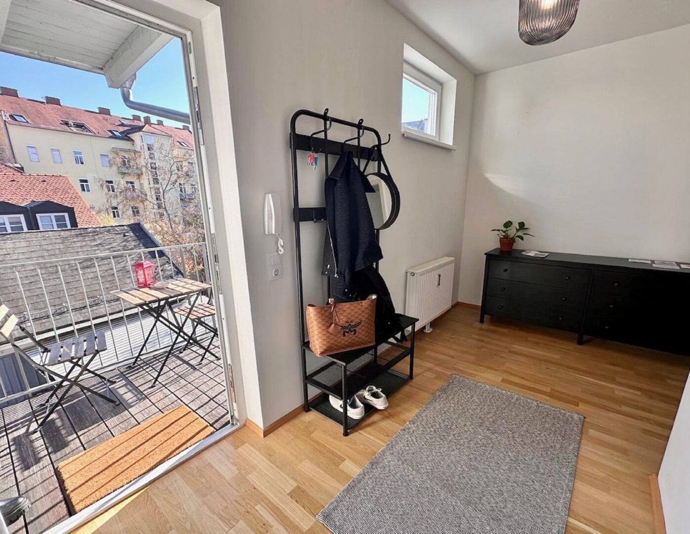 Sonnige, modern möblierte 2-Zimmer-Wohnung in ruhiger Innenhoflage - Südtirolerplatz!