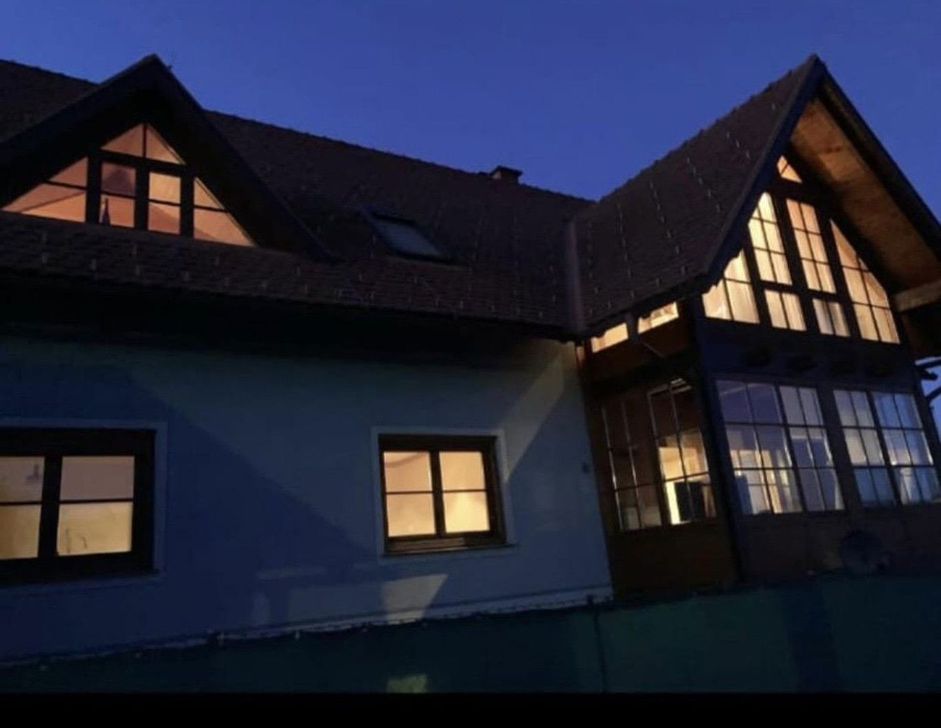 Zweifamilienhaus zu Verkaufen