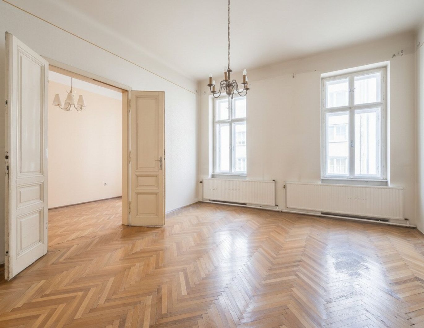 Entwicklungswürdige Stilaltbauwohnung in toller Lage! Verwirklichen Sie Ihren Altbautraum!