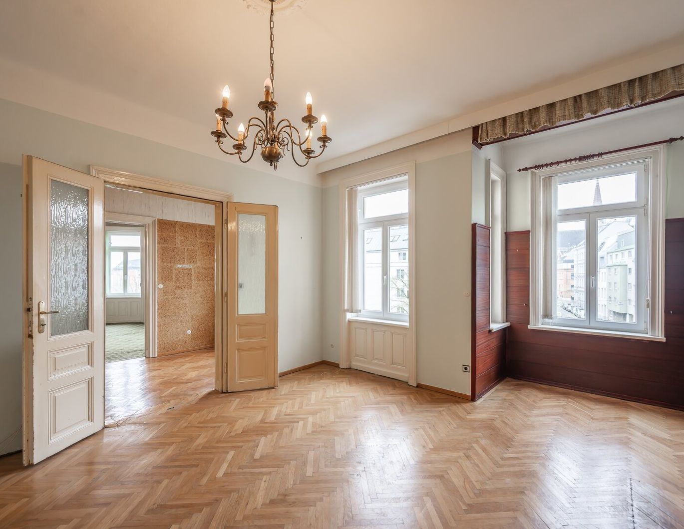 ++NEU++ 5-Zimmer Altbau-Wohnung (sanierungsbedürftig), viel Potenzial