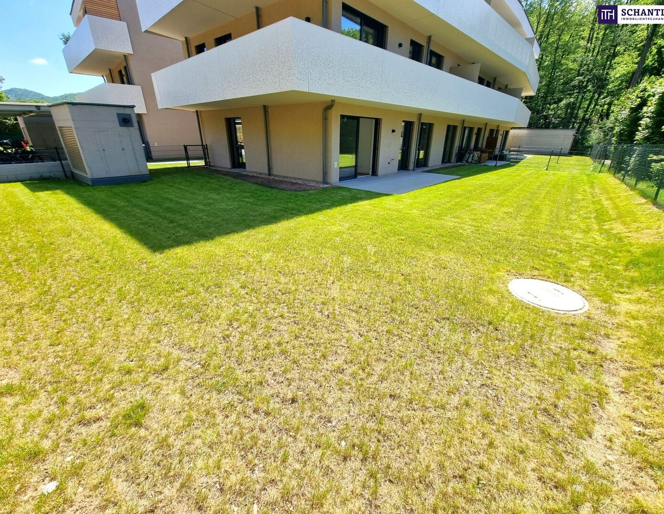 Ein Stück Natur - ganz für sich allein! Das perfekte Familienparadies! Geniale Neubauwohnung mit WOW-Effekt! Riesiger Eigengarten und Terrasse + 4 Zimmer + Grün wohin das Auge reicht + Luftwärmepumpe!