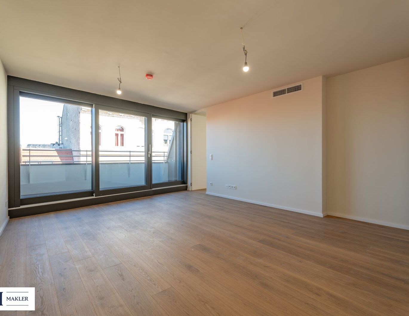 Ein Zuhause zum Wohlfühlen - moderne Dachgeschosswohnung mit Loggia