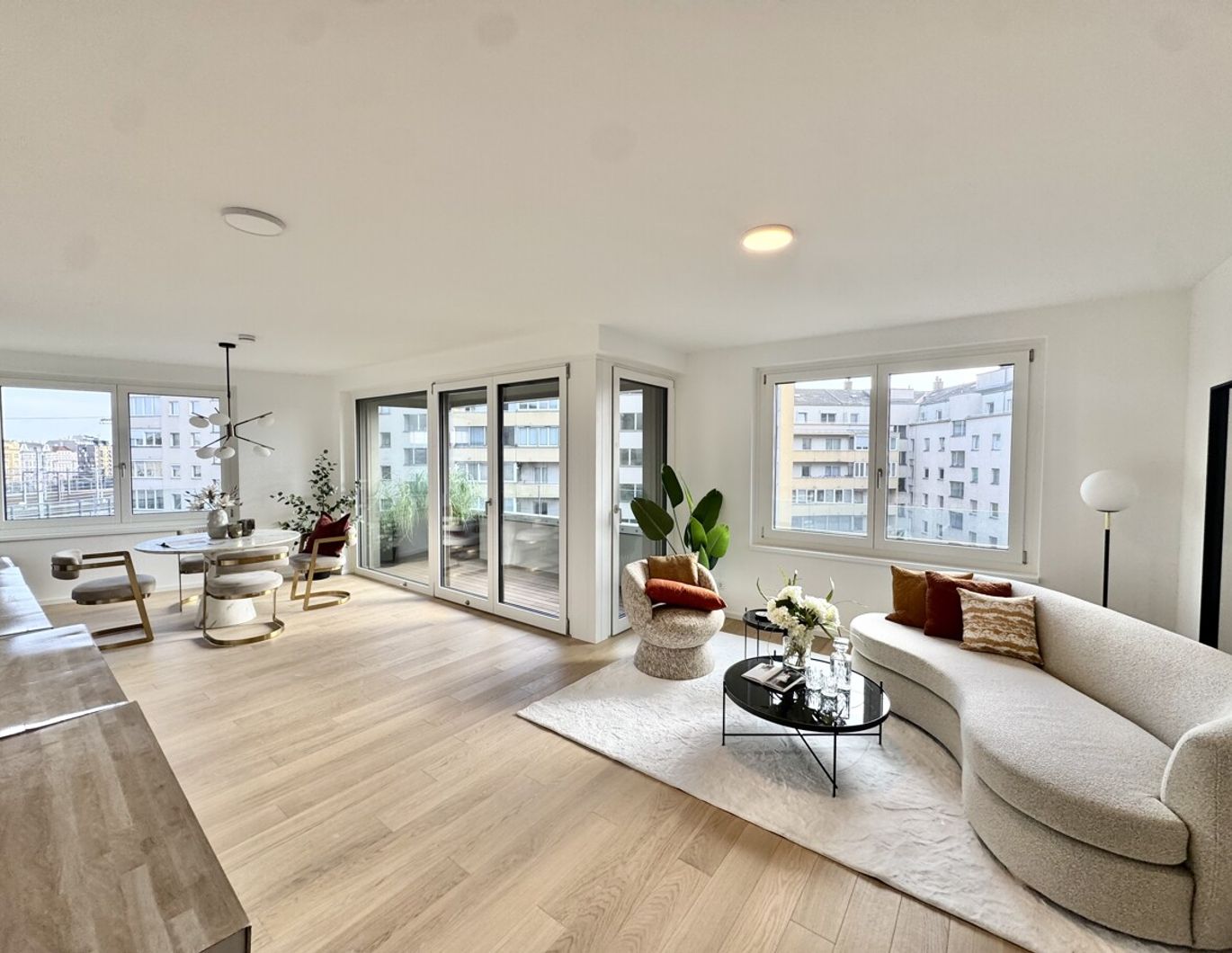 Provisionsfrei: 7. Stock - Laxenburger Straße/Hauptbahnhof - große Zweizimmer-Wohnung