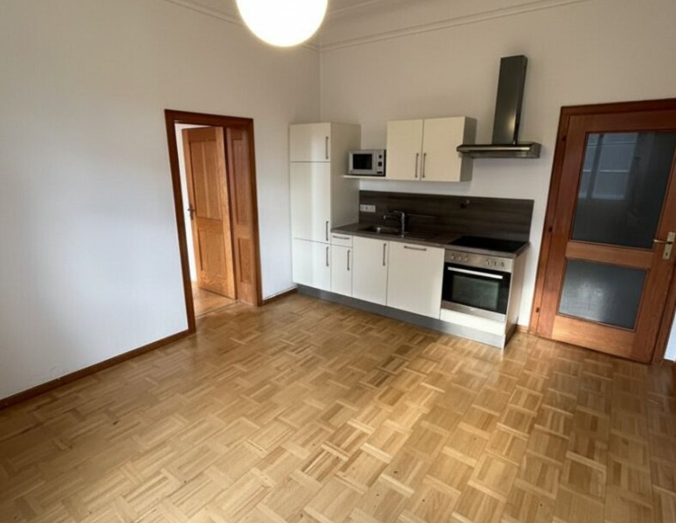 Astreine Dreizimmerwohnung in Ebersdorf - WG geeignet und Haustiere willkommen! Attraktive Miete & schöne Ausstattung