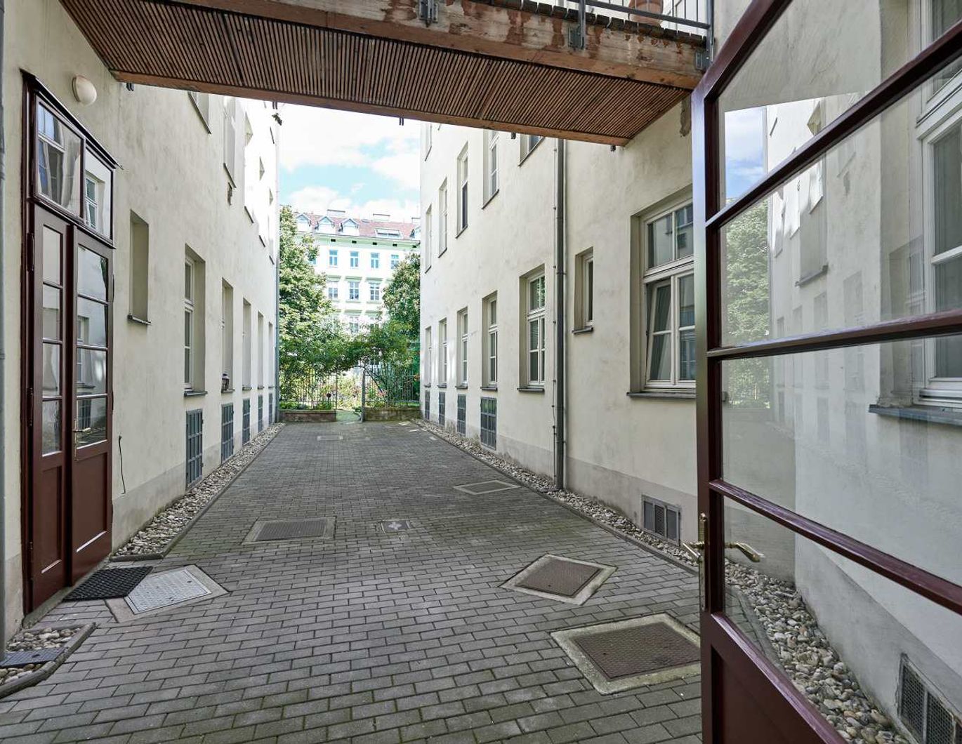 Halbgasse Living mit Hofblick 2-Zimmer-Eigentum mit Blick in den Innenhof
