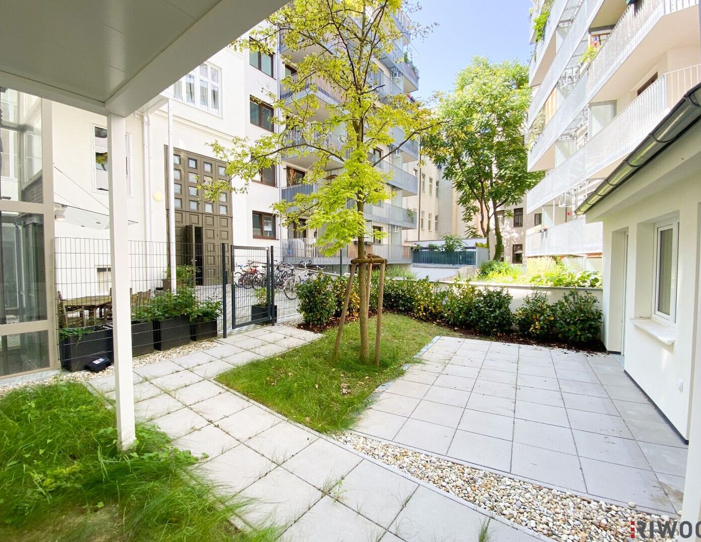 Erstbezug Gartenwohnung in den ruhigen Innenhof | 1 Min. zur U3 Kardinal-Nagl-Platz | 6 Min. in den Stadtpark, Belvedere, Prater sowie 1. Bezirk